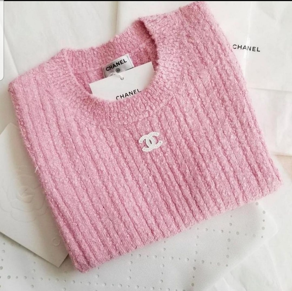 FINAL WEEKEND AVAILABLE Chanel 22P pink tweed sleeveless top size 40